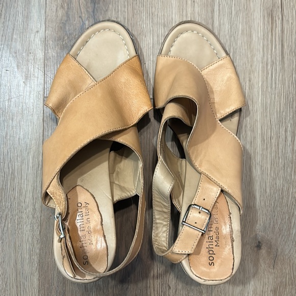 Sophia Milano Camel tan nude leather block open toe heels with adjustable strap - Picture 2 of 9